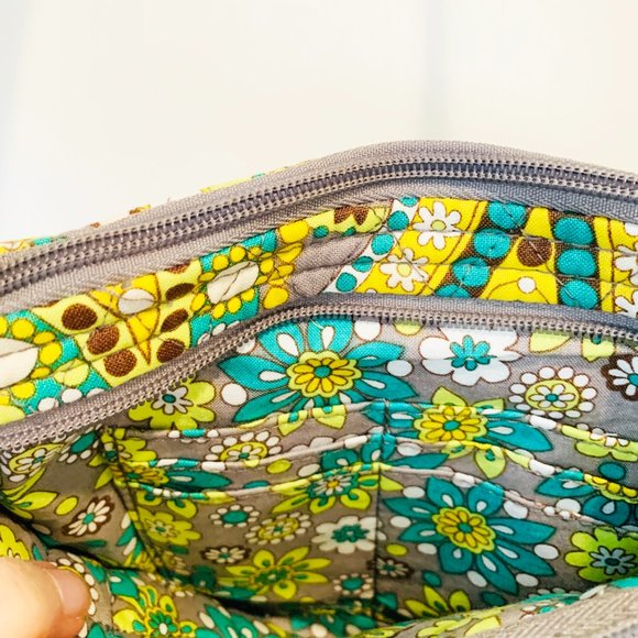 Vera Bradley Lizzy Crossbody – Lemon Parfait Pattern - Picture 6 of 9